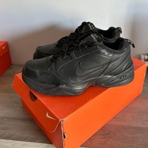BRAND NEW Nike Air Monarch IV Size 10 WIDE